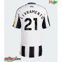 Camiseta Newcastle United Tino Livramento #21 Primera Equipación para mujer 2025-26 manga corta